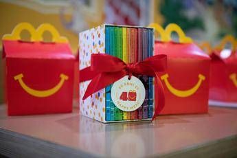 Buon compleanno Happy Meal!L’offerta McDonald’s per i bambini festeggia 40 anni Buon compleanno Happy Meal!L’offerta McDonald’s per i bambini festeggia 40 anni